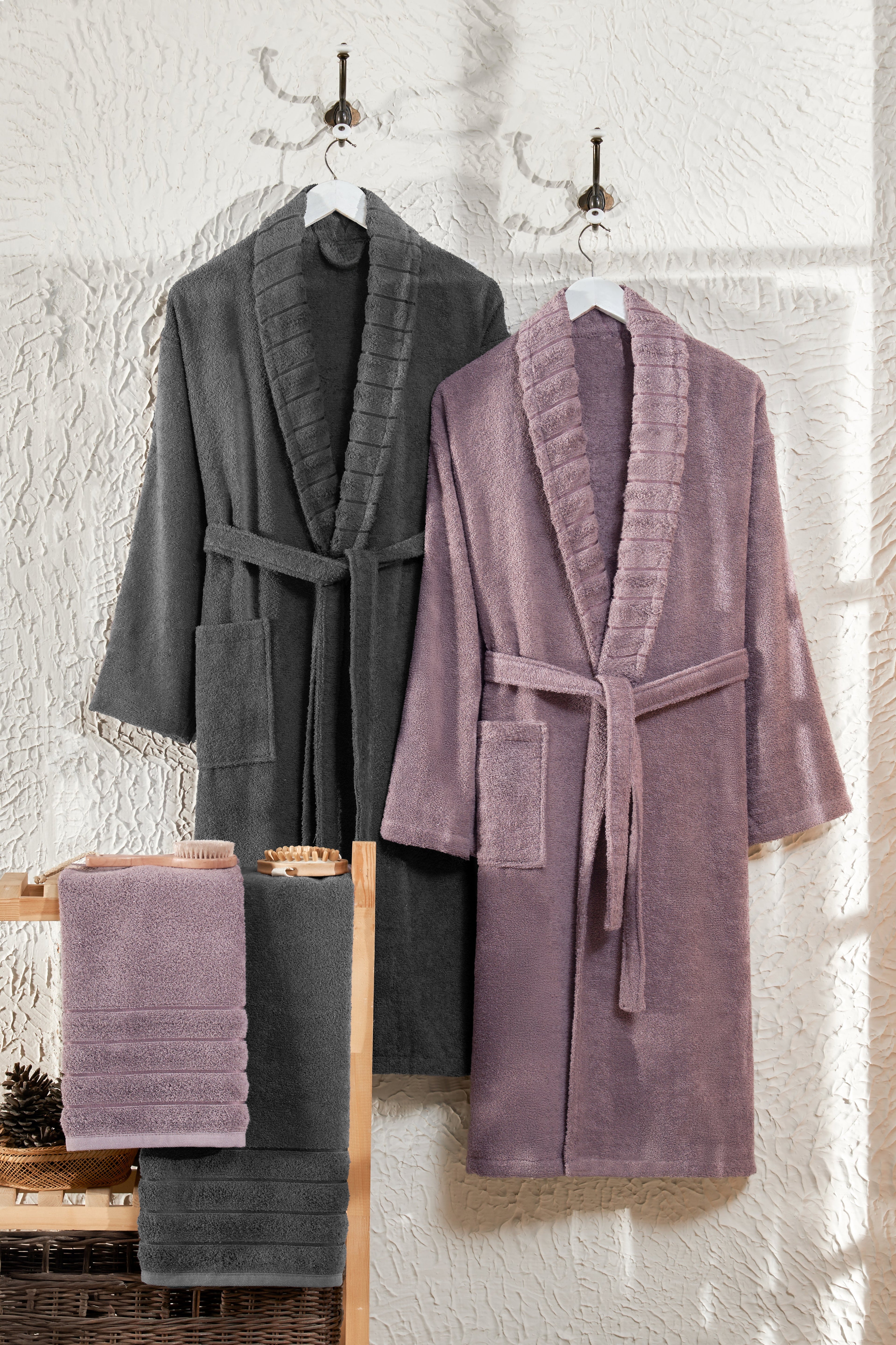 Carla- 4'lü  Havlulu Mürdüm-Lacivert Bornoz Aile Seti