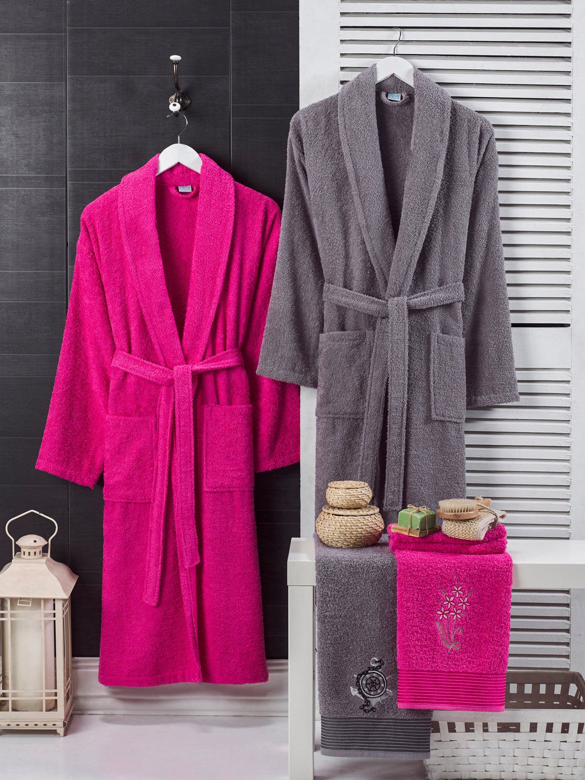Berry - 4'lü Baş Havlulu Antrasit Fuşya Bornoz Aile Seti