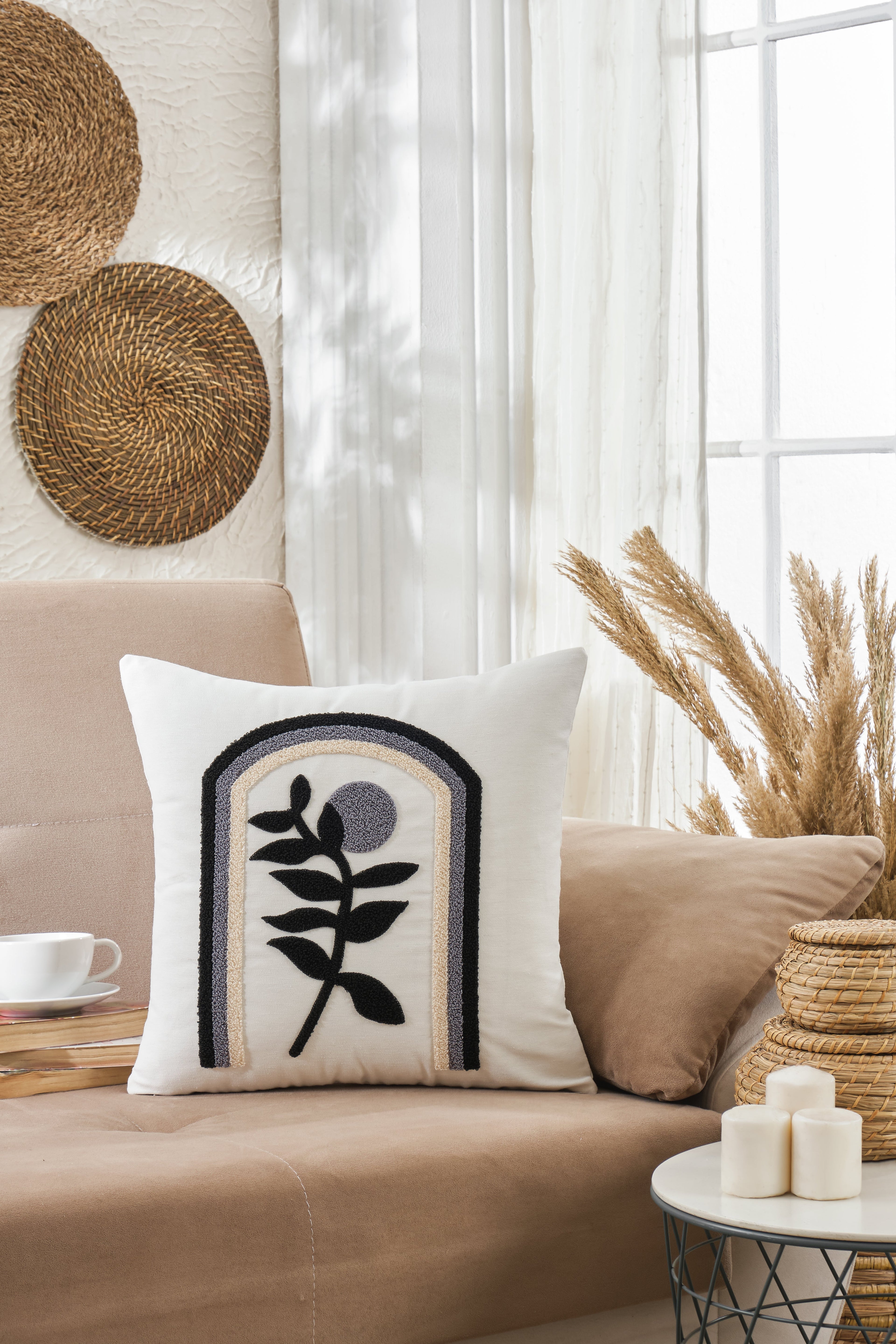 Kara Lale Punch Desen Kırlent Kılıfı 43x43 cm