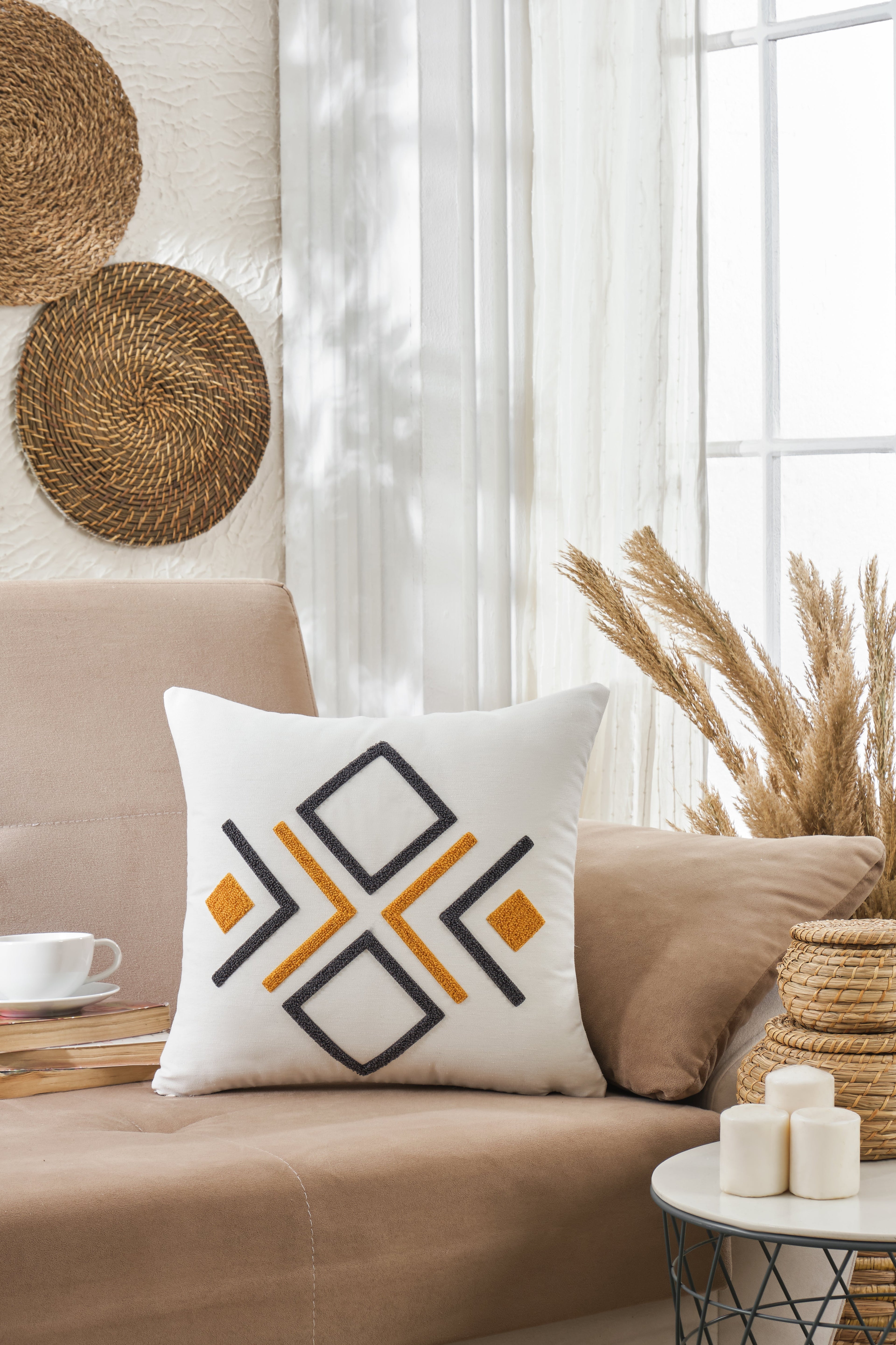 Kare Punch Desen Kırlent Kılıfı 43x43 cm